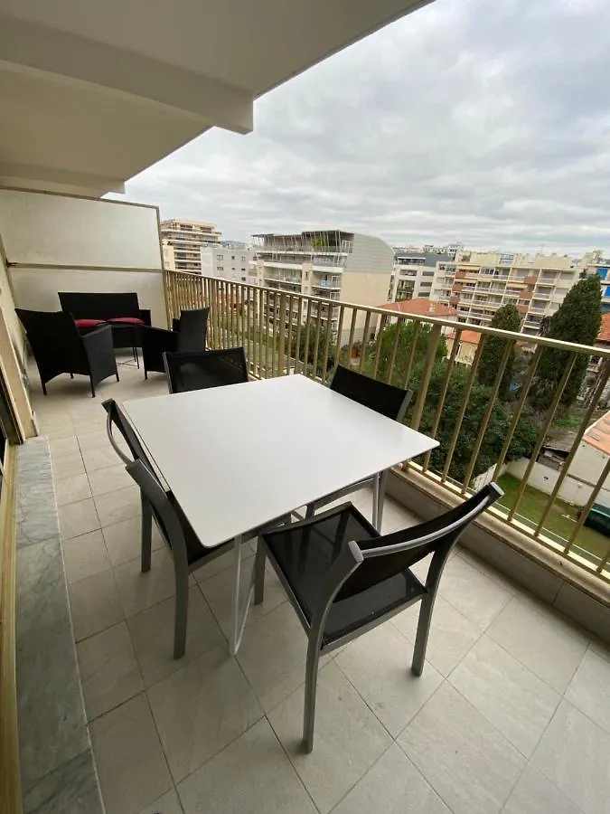 Daire Superbe Appartement Renove A Neuf A 100M De La Mer Juan-les-Pins Fransa